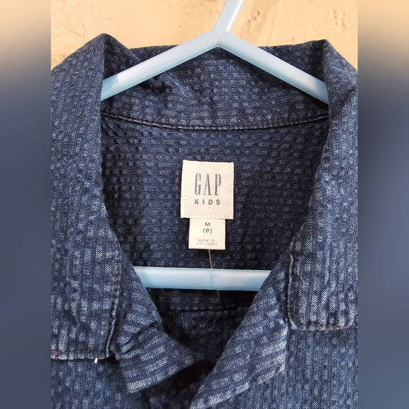 NWT Gap Kids Textured Blue Button Down Shirt with Pocket Size 8 - Picture 4 of 11